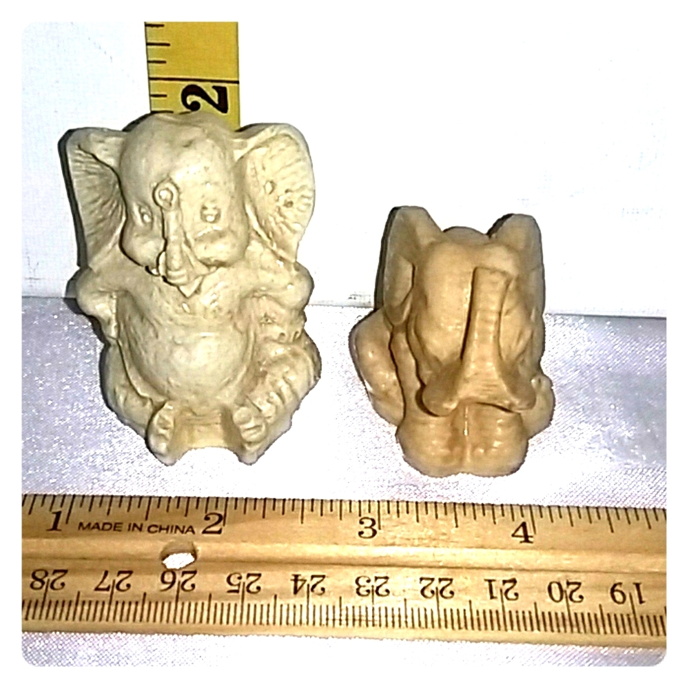 Set of 2 miniature glass Elephants